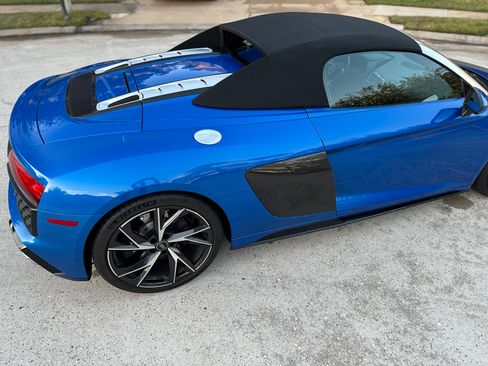 Used 2021 Audi R8 V10 w/ Premium Package image 5