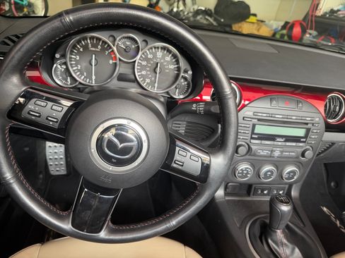 Used 2015 MAZDA MX-5 Miata 25th Anniversary Edition RWD image 8