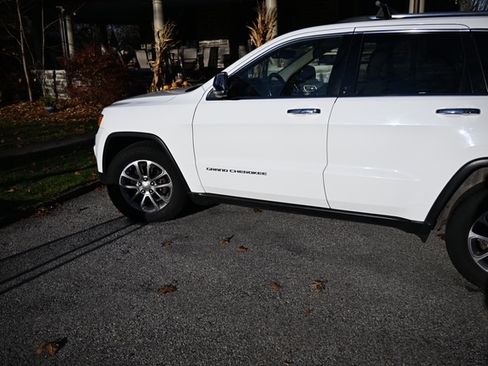 Used 2015 Jeep Grand Cherokee Limited w/ Luxury Group II image 5