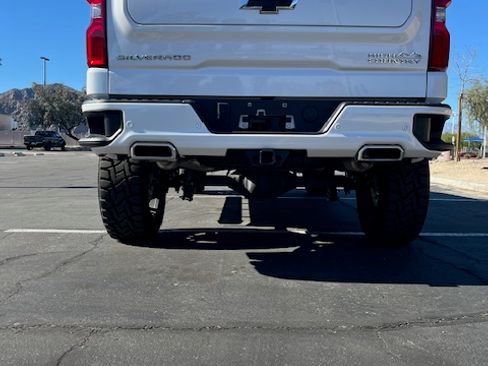 Used 2023 Chevrolet Silverado 1500 High Country w/ High Country Premium Package image 10