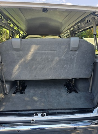 Used 2010 Ford E-350 and Econoline 350 XLT RWD image 9