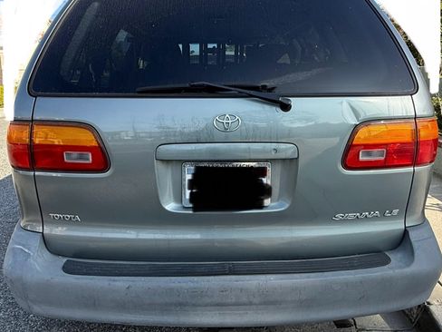 Used 2000 Toyota Sienna LE image 2