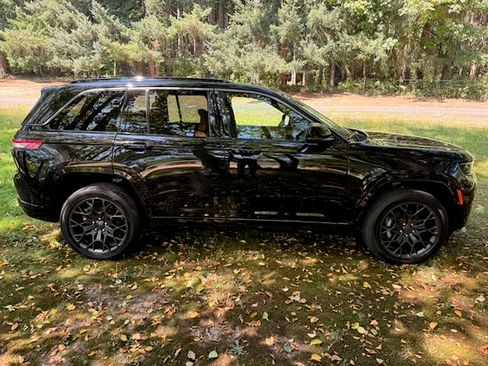 Used 2026 Jeep Grand Cherokee Summit w/ Obsidian Package AWD/4WD image 5