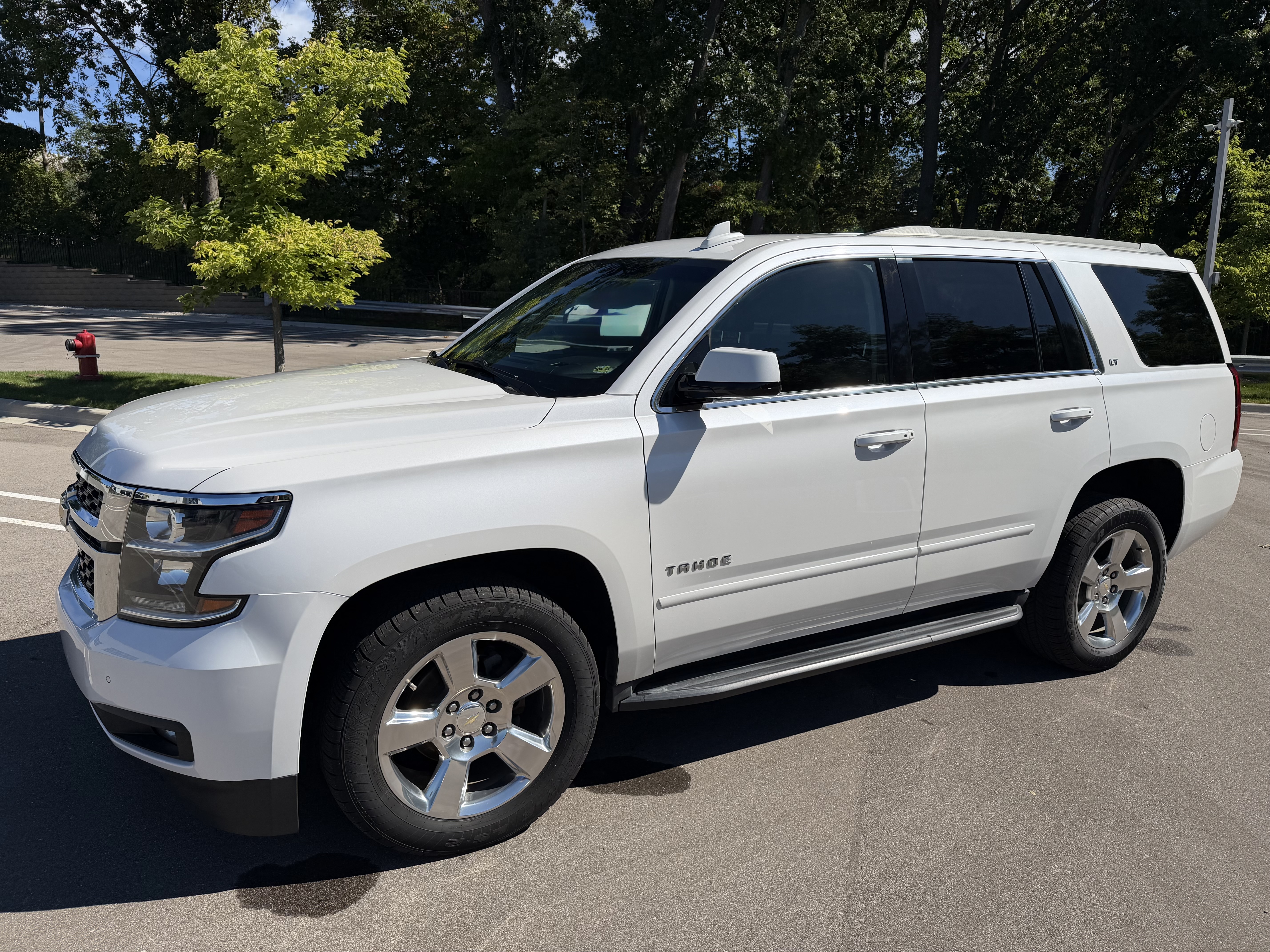 Used 2016 Chevrolet Tahoe LT w/ Luxury Package AWD/4WD image 2