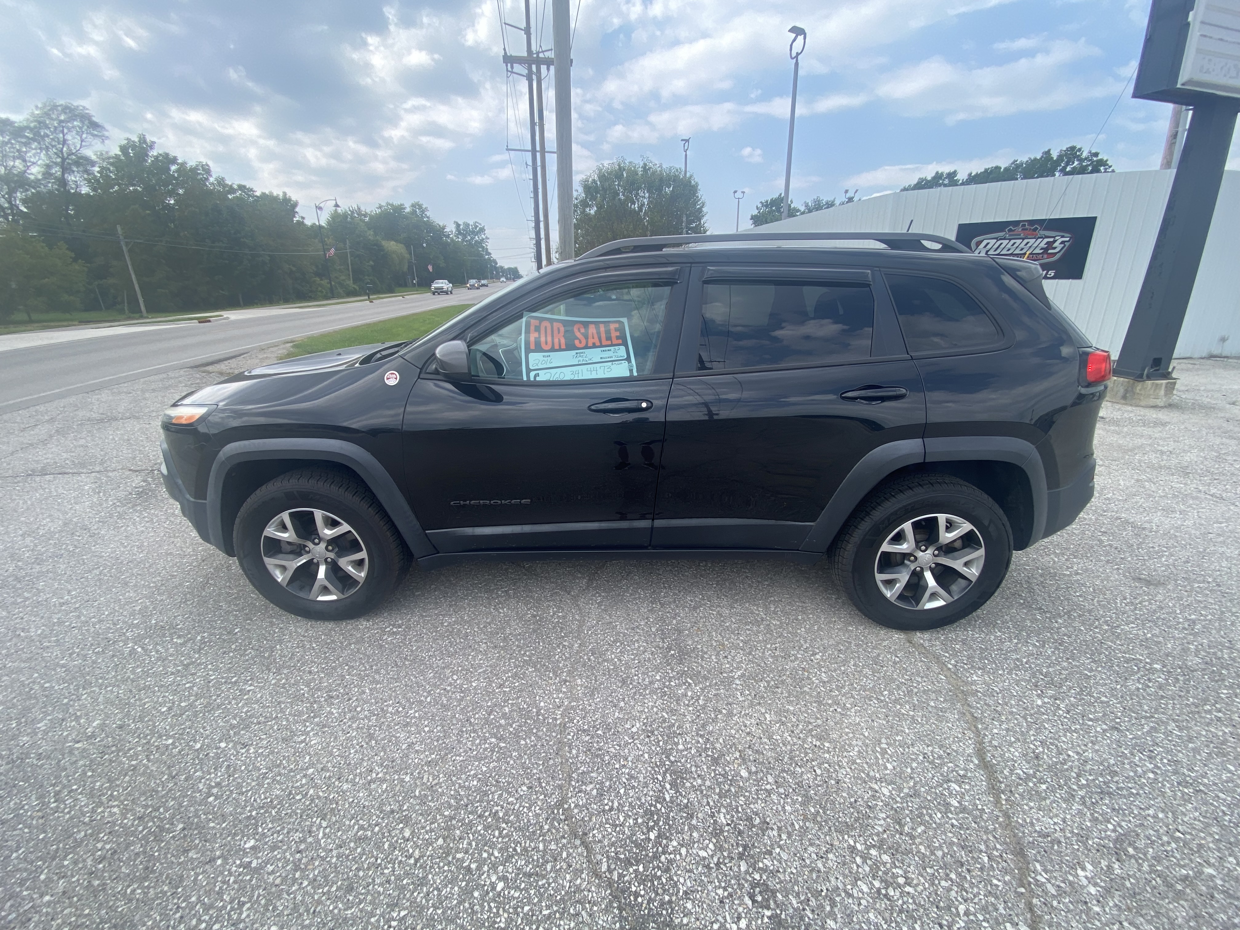 Used 2016 Jeep Cherokee Trailhawk w/ Trailer Tow Group AWD/4WD image 6