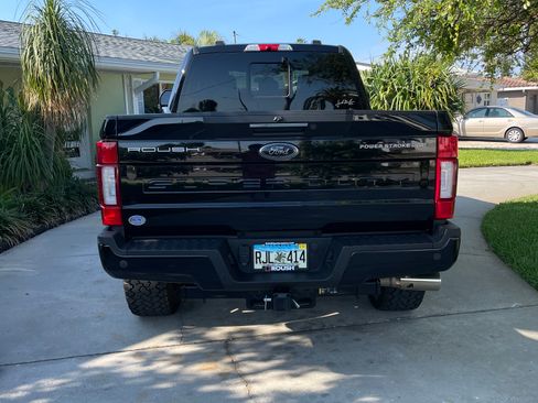 Used 2022 Ford F250 Lariat w/ Black Appearance Package AWD/4WD image 5
