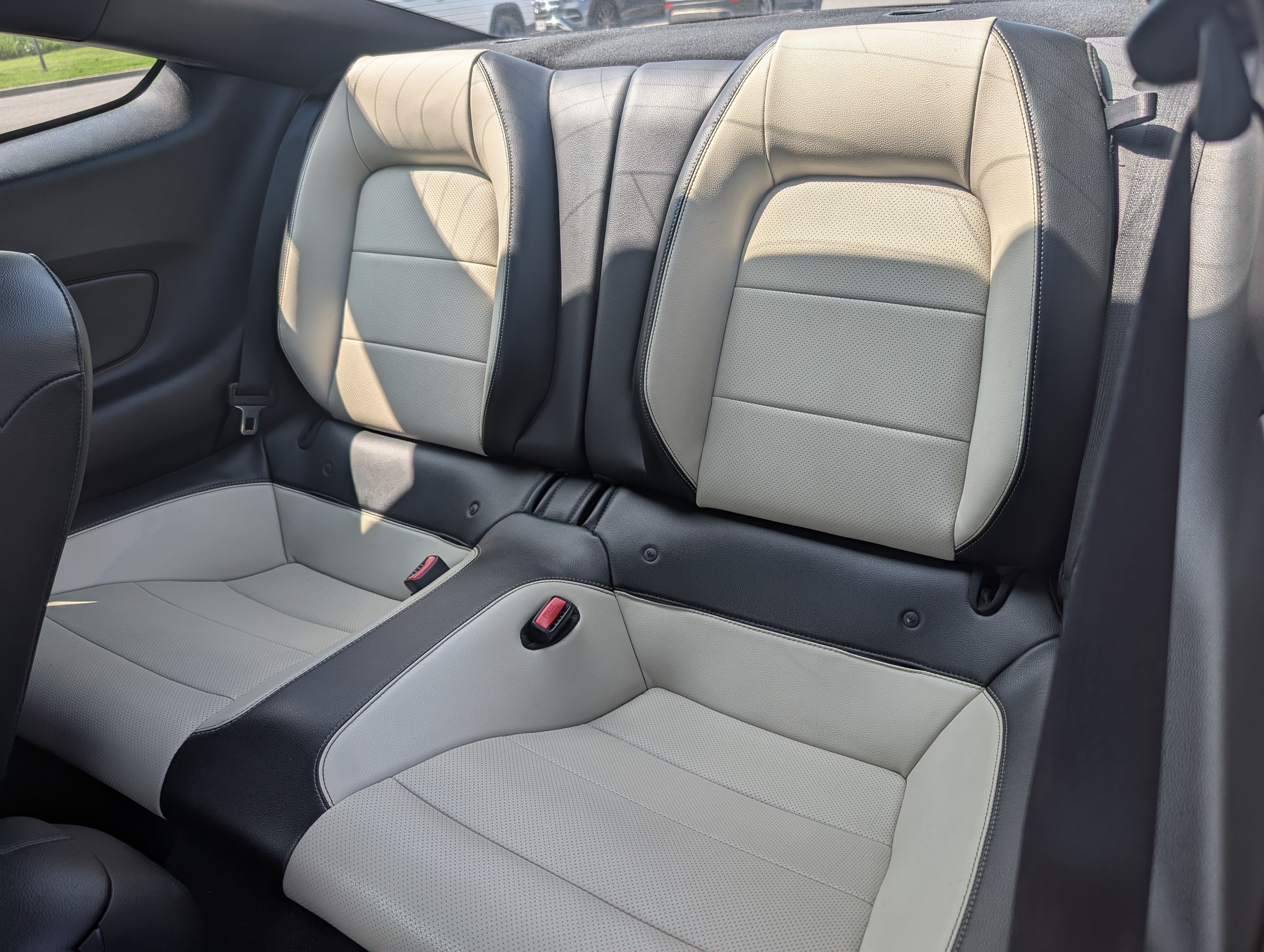 Used 2017 Ford Mustang Premium RWD image 19