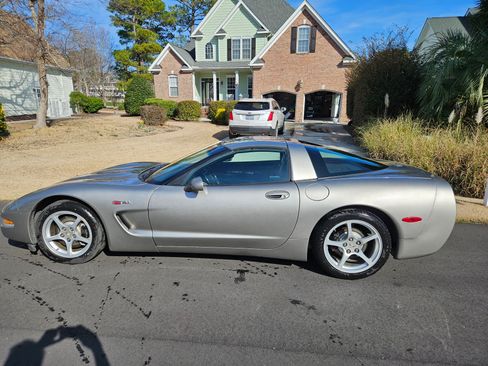 Used 1999 Chevrolet Corvette Coupe w/ Memory Pkg image 1