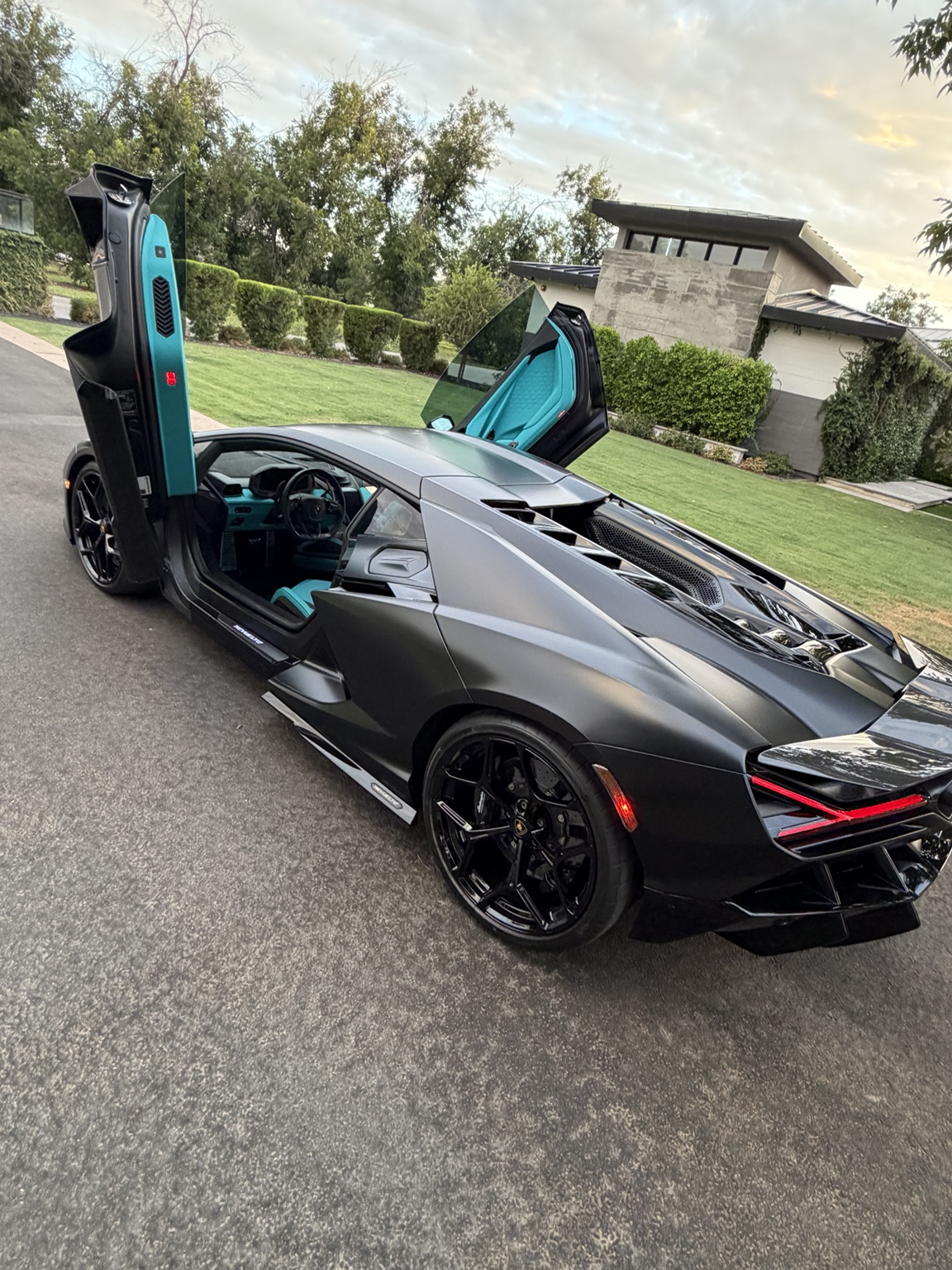 Used 2025 Lamborghini Revuelto AWD/4WD image 2