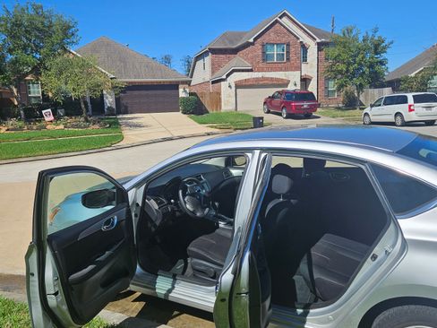 Used 2015 Nissan Sentra S image 9