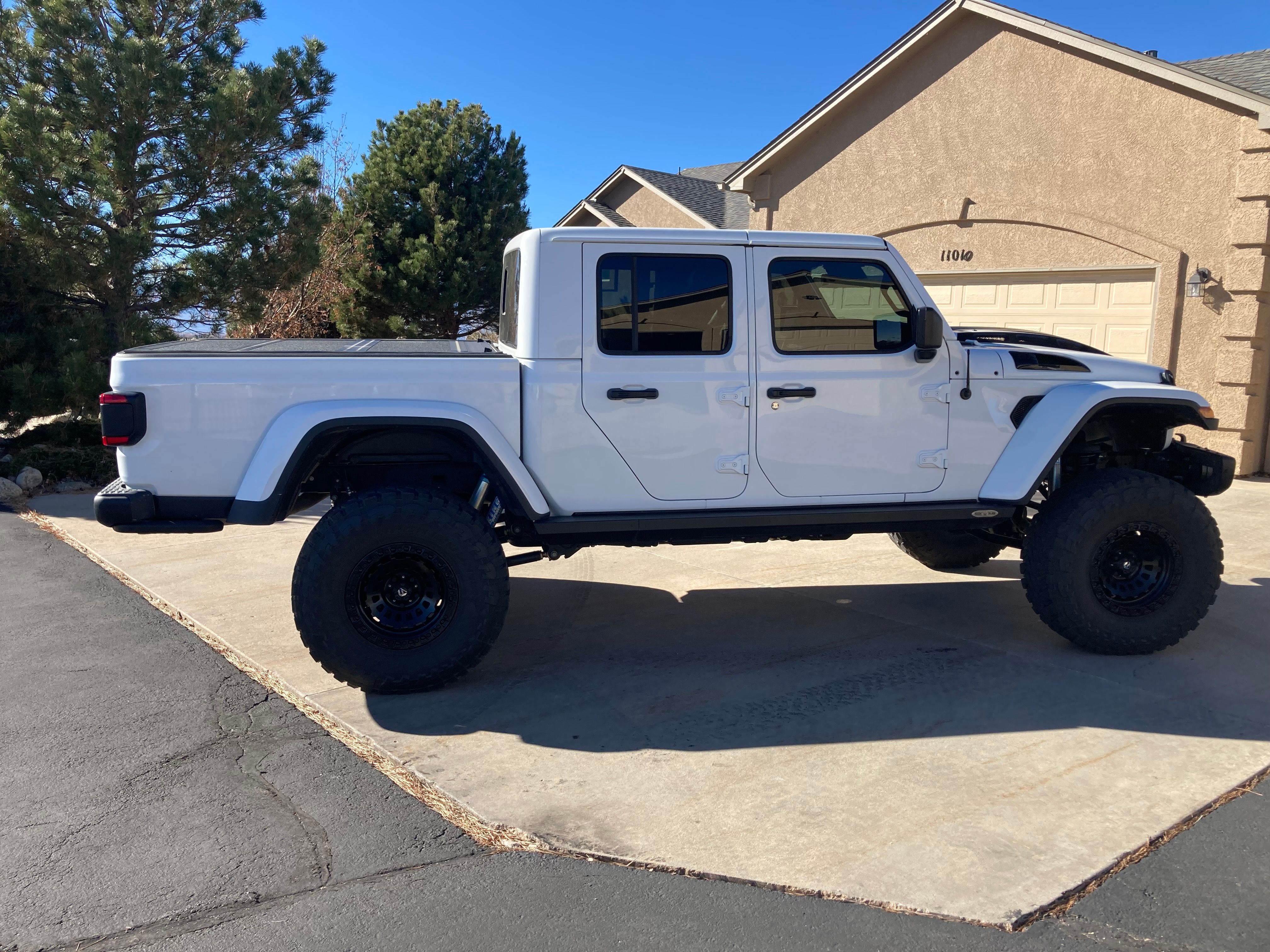 Used 2020 Jeep Gladiator Rubicon AWD/4WD image 2