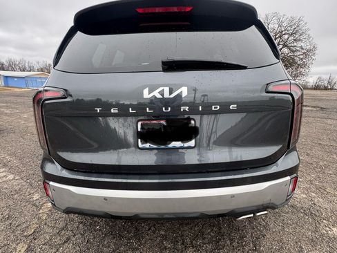 Used 2024 Kia Telluride EX w/ EX Captain's Chair Package image 10