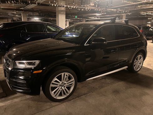 Used 2019 Audi Q5 2.0T Premium Plus w/ Premium Plus Package AWD/4WD image 11