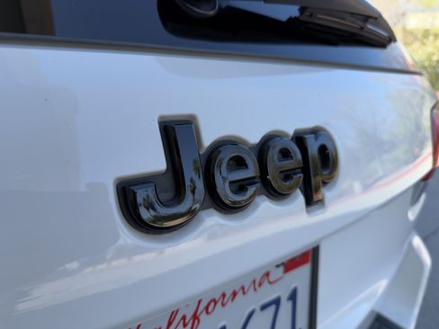 Used 2017 Jeep Grand Cherokee Laredo w/ Quick Order Package 2BE image 22