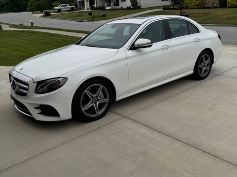Used 2020 Mercedes-Benz E 350 Sedan image 2