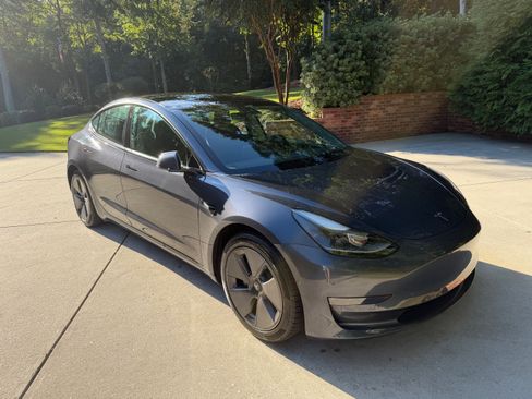 Used 2022 Tesla Model 3 Long Range AWD/4WD image 8