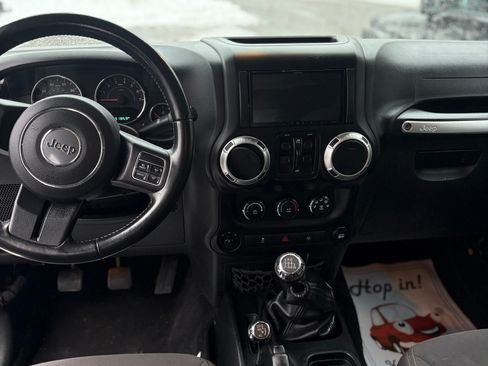 Used 2017 Jeep Wrangler Unlimited Sahara image 6