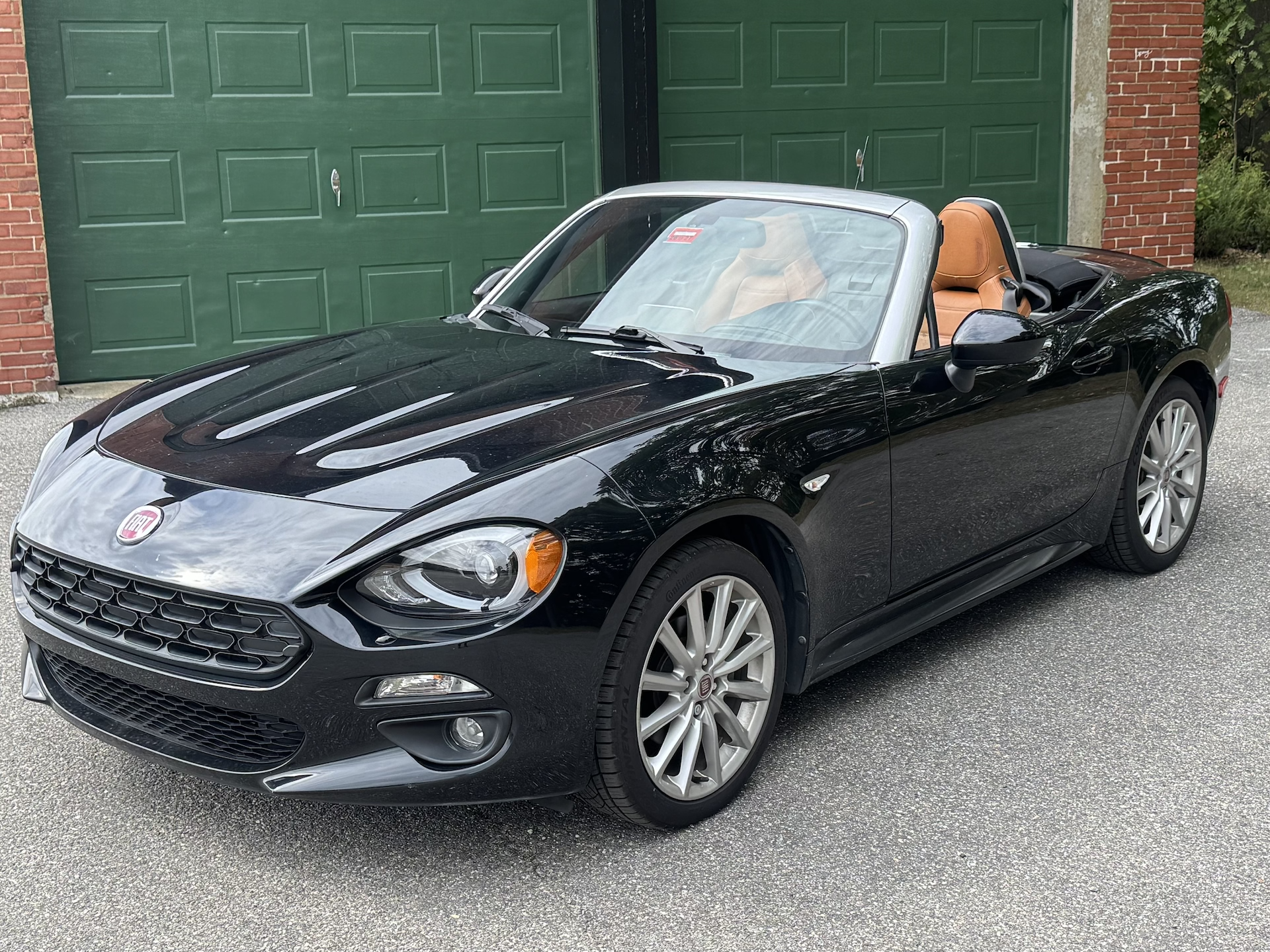 Used 2018 FIAT 124 Spider Lusso w/ Convenience Group RWD image 1