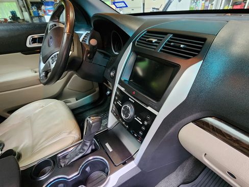 Used 2014 Ford Explorer Limited w/ Equipment Group 302A image 9