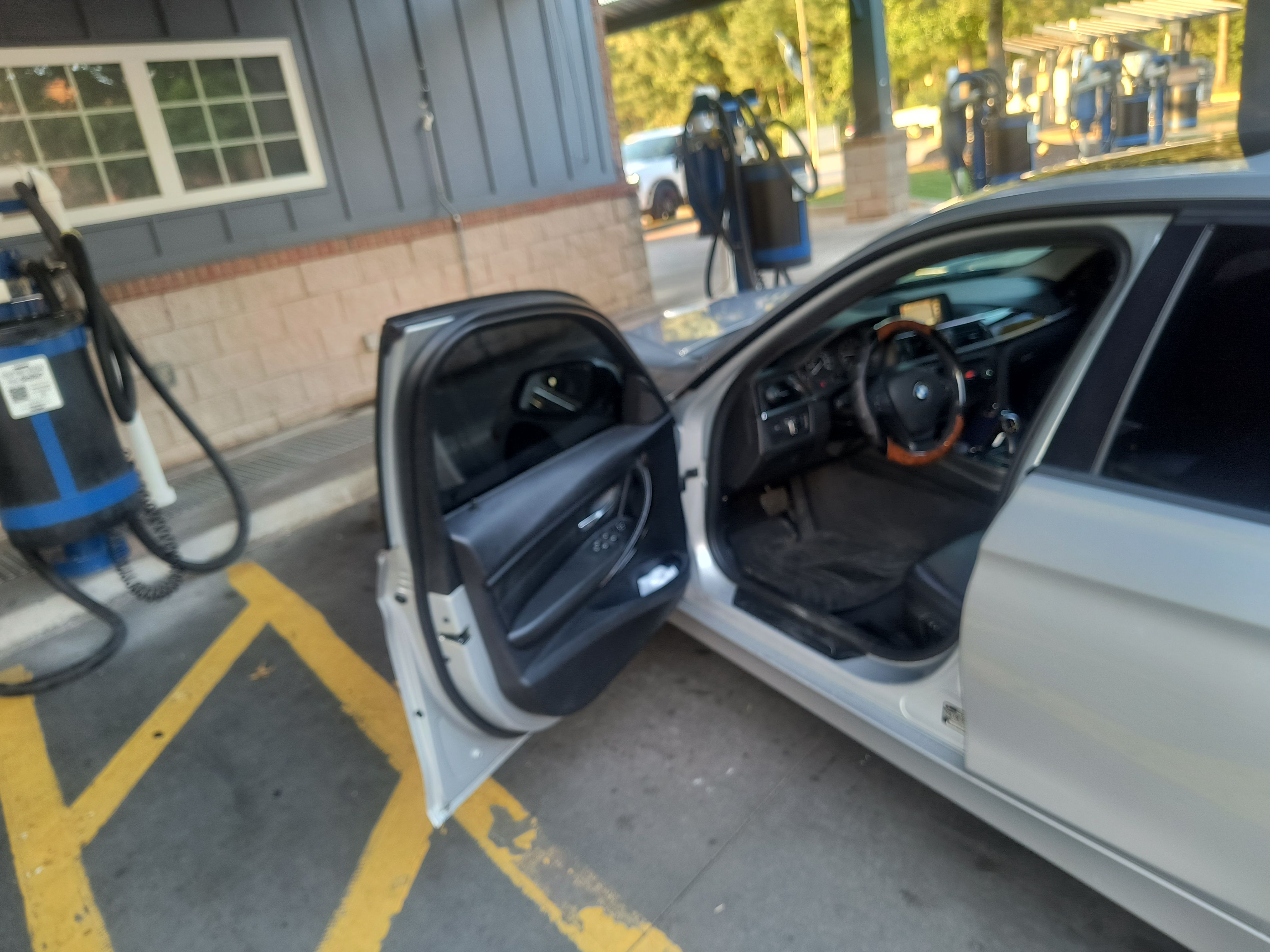Used 2015 BMW 320i Sedan RWD image 19