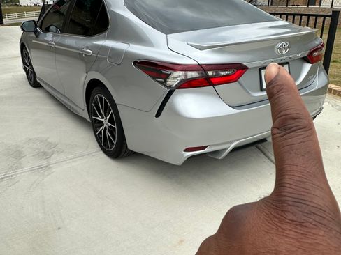 Used 2022 Toyota Camry SE image 5