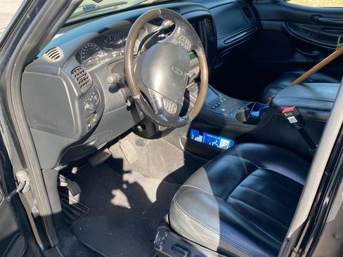 Used 2002 Lincoln Blackwood RWD image 2