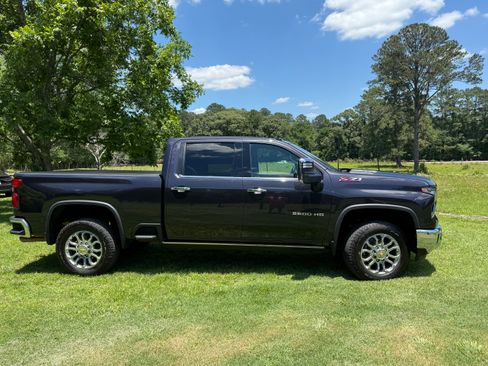 Used 2024 Chevrolet Silverado 2500 LTZ w/ LTZ Plus Package AWD/4WD image 6