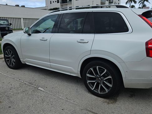 Used 2017 Volvo XC90 T6 Momentum w/ Vision Package image 5