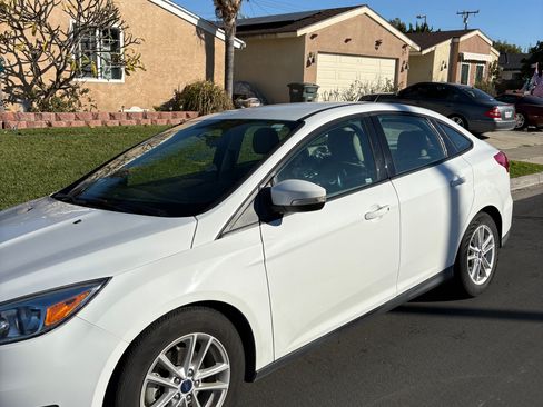 Used 2017 Ford Focus SE image 4