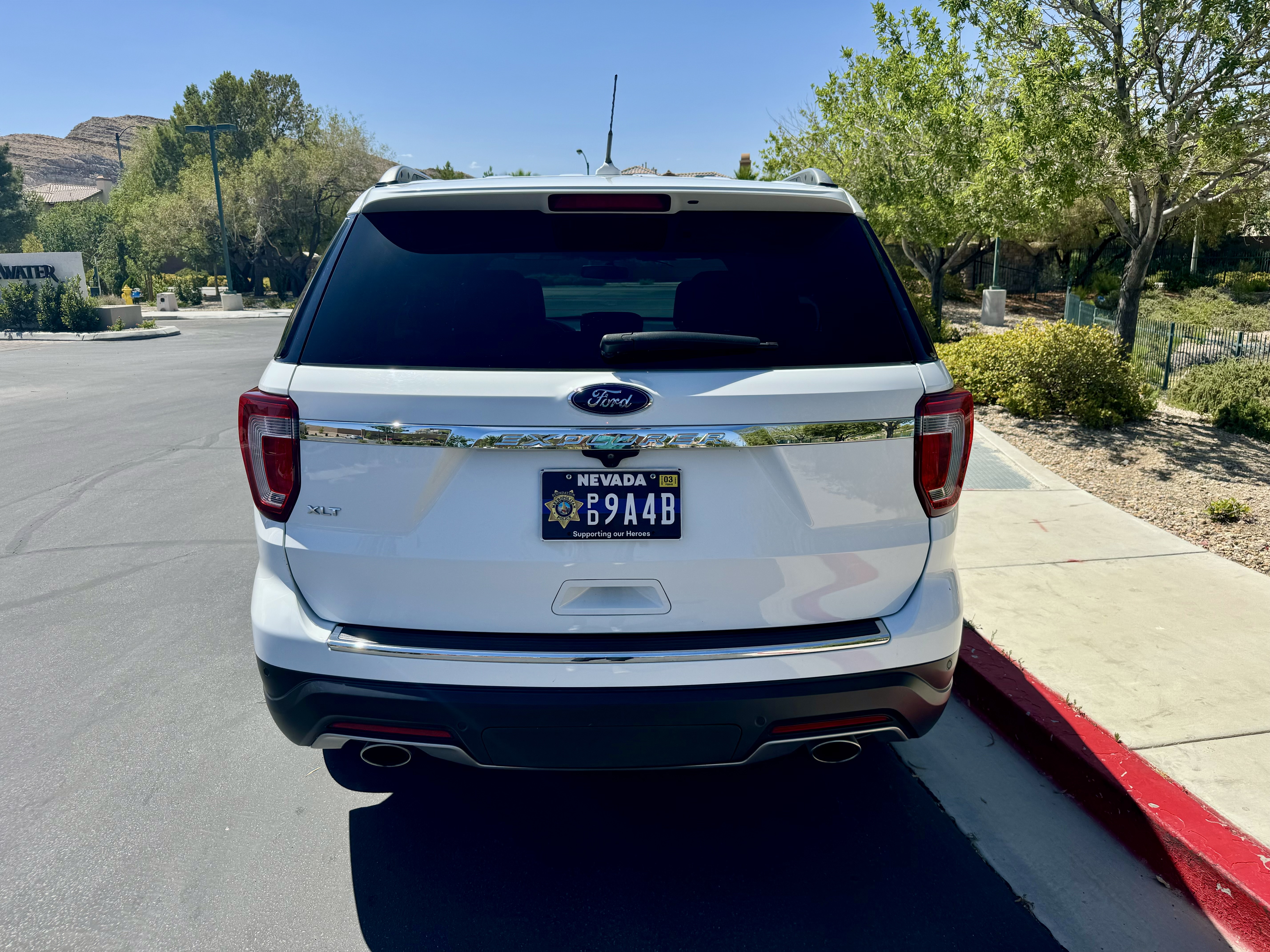 Used 2018 Ford Explorer XLT w/ Equipment Group 202A FWD image 8