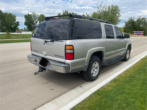 Used 2005 Chevrolet Suburban Z71 w/ Preferred Equipment Group AWD/4WD image 6