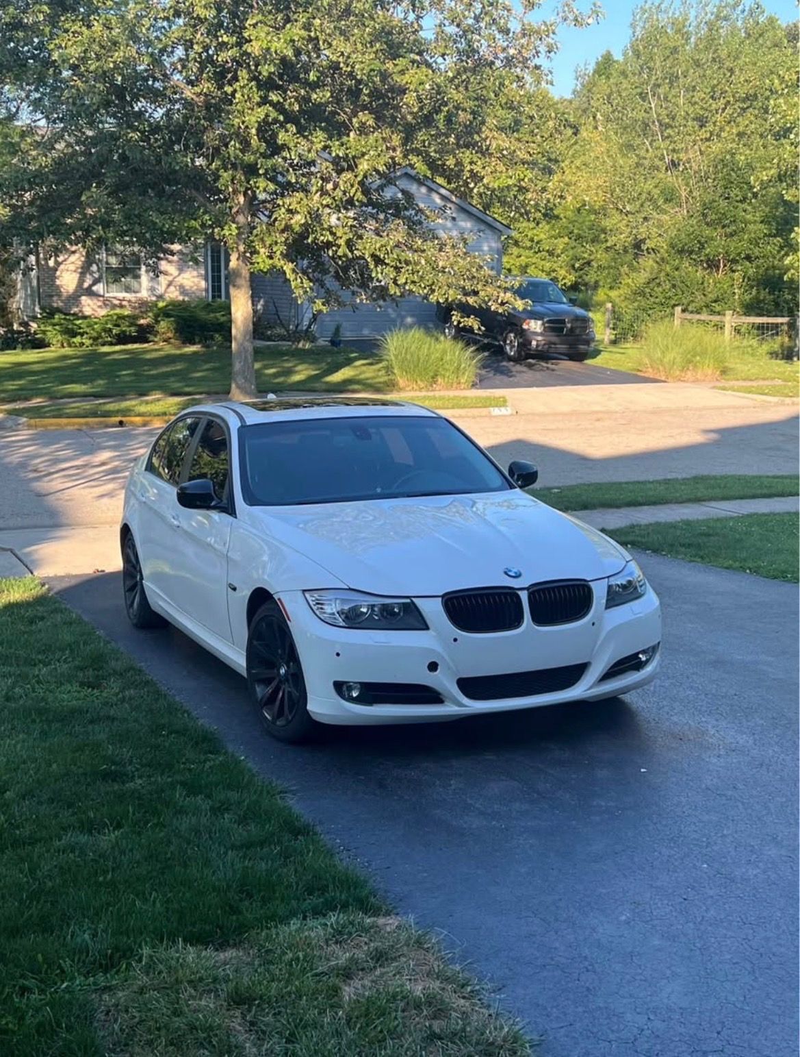 Used 2011 BMW 328i xDrive Sedan AWD/4WD image 1