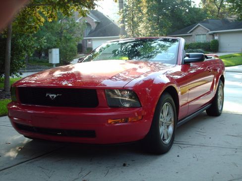 Used 2007 Ford Mustang Deluxe Convertible image 5