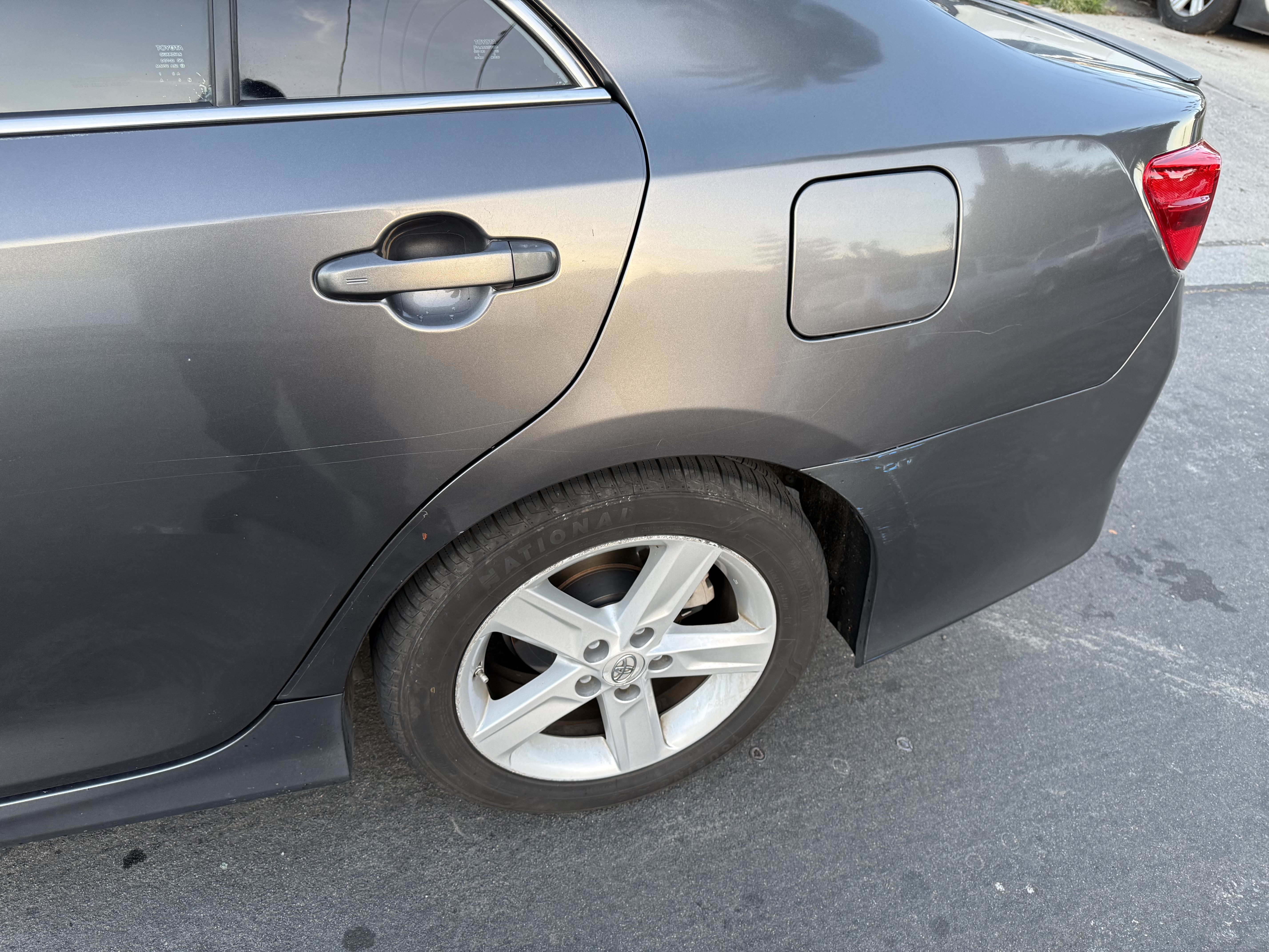 Used 2013 Toyota Camry SE FWD image 9