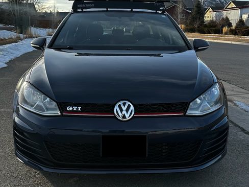 Used 2017 Volkswagen GTI S image 9