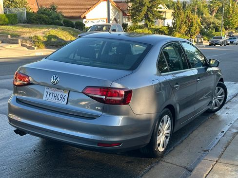 Used 2017 Volkswagen Jetta S image 2