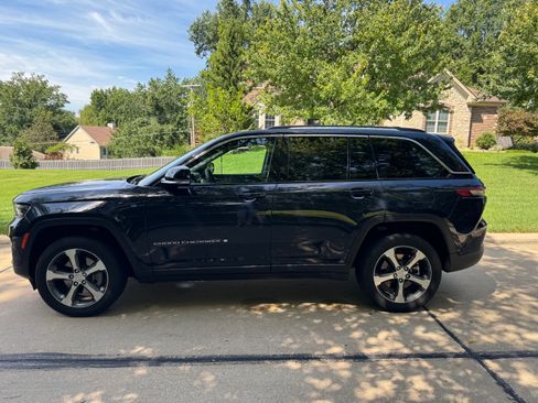Used 2024 Jeep Grand Cherokee Limited 4xe w/ Luxury Tech Group II AWD/4WD image 5