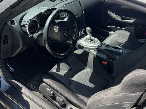 Used 2016 Nissan 370Z Coupe RWD image 10
