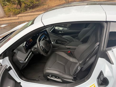 Used 2024 Chevrolet Corvette Stingray Preferred Cpe w/ 2LT image 9