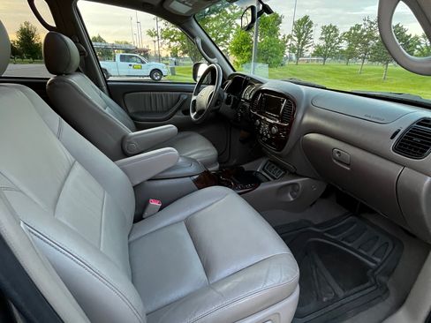Used 2005 Toyota Sequoia Limited AWD/4WD image 9