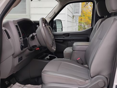 Used 2018 Nissan NV 3500 SV w/ Navigation Package image 9
