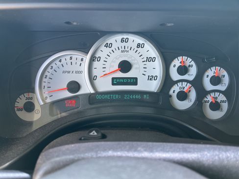 Used 2003 HUMMER H2 Luxury w/ Preferred Equipment Group image 14