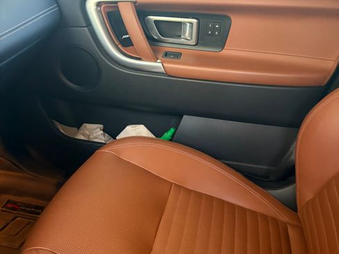 Used 2017 Land Rover Discovery Sport HSE Luxury image 8