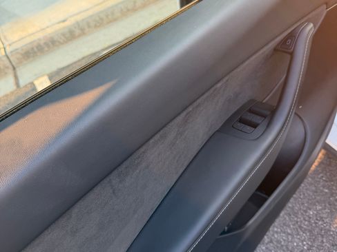 Used 2022 Tesla Model Y Performance image 12