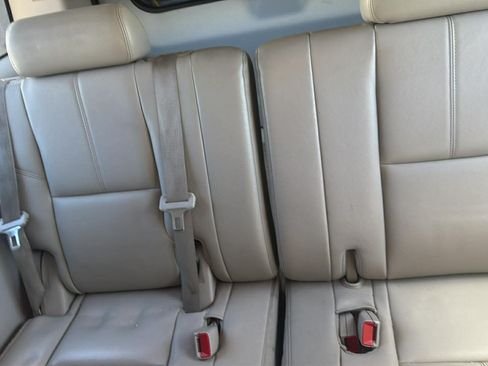 Used 2011 GMC Yukon XL SLT w/ SLT-2 Equipment Package AWD/4WD image 9