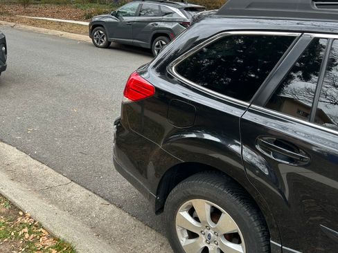 Used 2012 Subaru Outback 3.6R Limited w/ Moonroof Pkg image 5