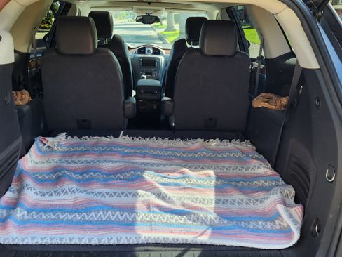 Used 2011 Buick Enclave CXL image 5