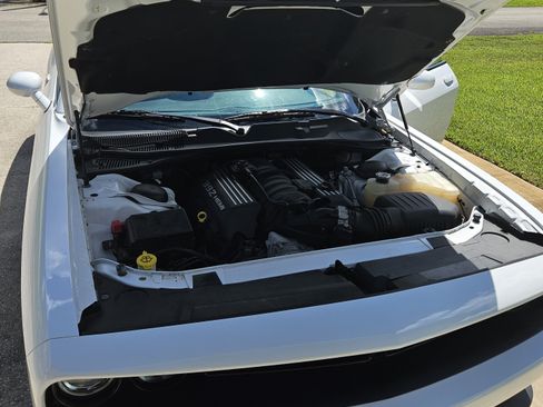 Used 2018 Dodge Challenger SRT image 8