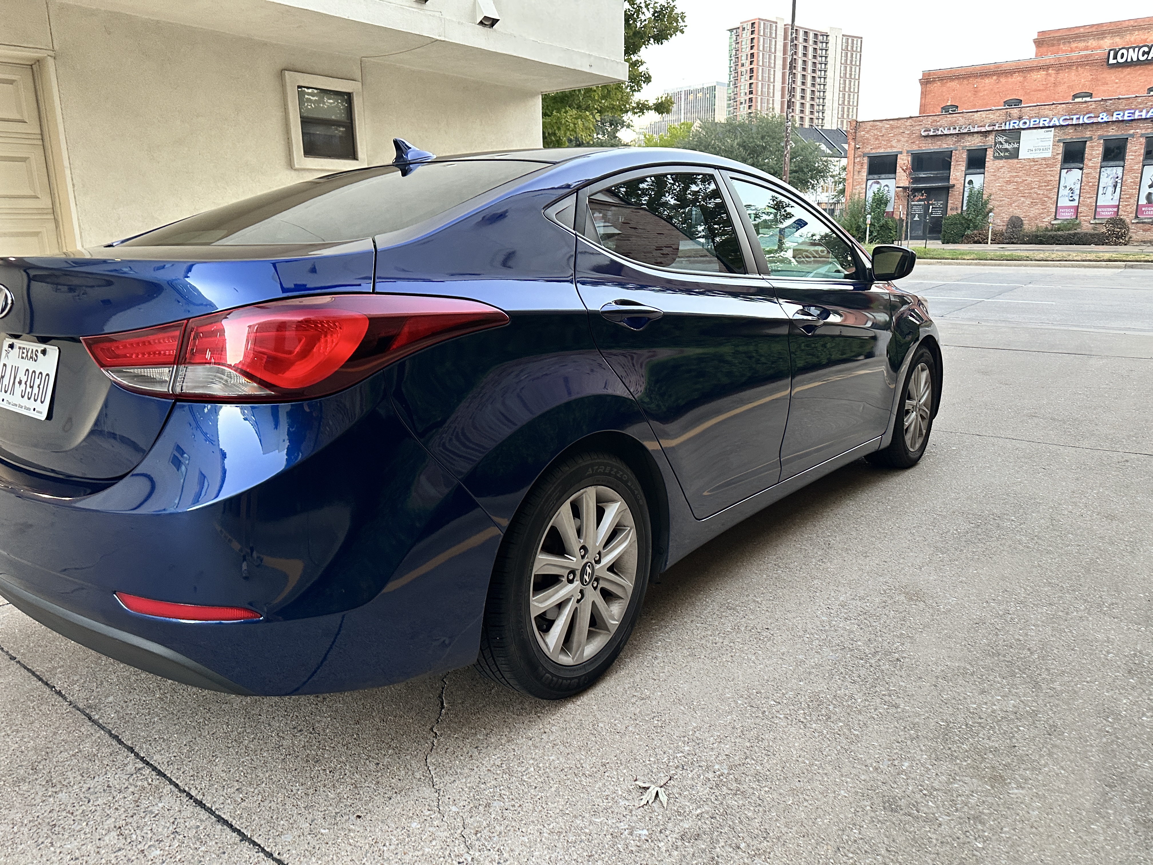 Used 2015 Hyundai Elantra SE w/ Option Group 02 FWD image 4