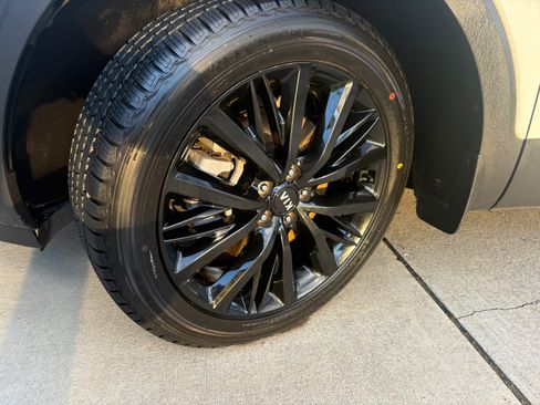 Used 2020 Kia Telluride SX w/ Towing Package image 2